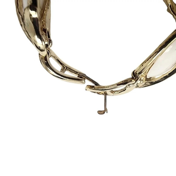 Vintage White Milk Glass Links Bangle Bracelet Gold Tone Fold Over Clasp - Picture 4 of 6